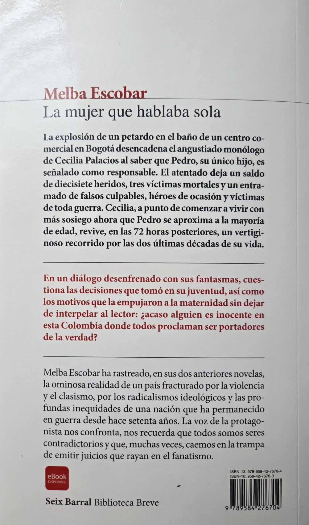 Contraportada del libro "La mujer que hablaba sola" de Melba Escobar