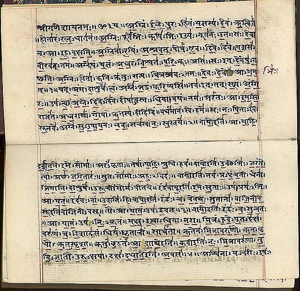 Un extracto de Rigveda escrito en sanscrito