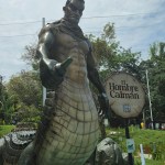 Imagen del Hombre Caimán en el Parque Mitos y Leyendas de Cafam Melgar